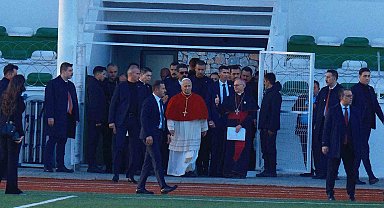 Papa İznik'ten ayrıldı