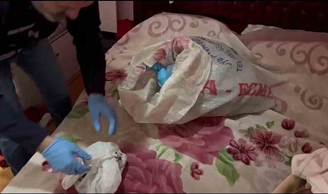 Patates çuvallarına gizlenmiş 14 kilo 40 gram esrar ele geçirildi, 2 kişi tutuklandı