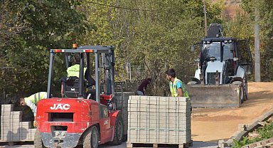 Pelitözü'nde cadde ve sokaklar kilit parke çalışmalarıyla güzelleşiyor