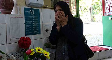 Pide yemeye gelip salondaki mezarlık başında dua ederek ayrılıyorlar