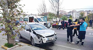 Pınarhisar'da otomobiller çarpıştı: 3 kişi hafif yaralandı