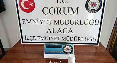 Polisin durdurduğu araçtan sentetik ecza hapı çıktı: 1 gözaltı