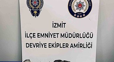 Polisin şüphe üzerine durdurduğu şahısların üzerinden uyuşturucu çıktı