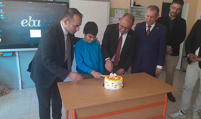 Protokolden ilkokul öğrencisi Şener'e doğum günü sürprizi