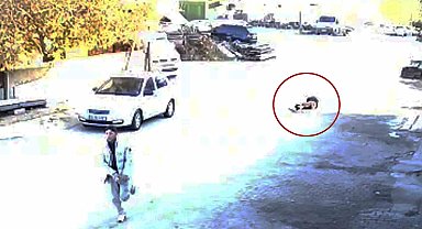 "Çakmak" bahanesiyle yaklaşıp bıçakladı: O anlar kamerada