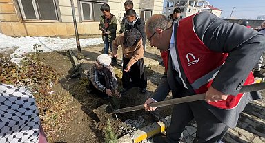 "Türkiye yeşeriyor, Gazze güçleniyor" projesiyle Yüksekova'da fidanlar toprakla buluştu
