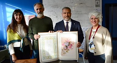 Rektör Adıgüzel, 17. Uluslararası Anadolu Kaligrafi ve Tipografi Etkinliği'ni ziyaret etti