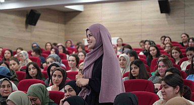 Rektör Akkaya ile Rektör Alican "Gençlerle Baş Başa" programında öğrencilerle bir araya geldi