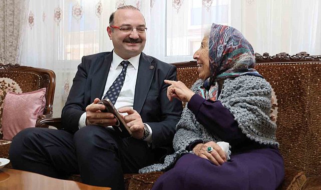 Rektör Hacımüftüoğlu'ndan anlamlı öğretmenler günü ziyareti
