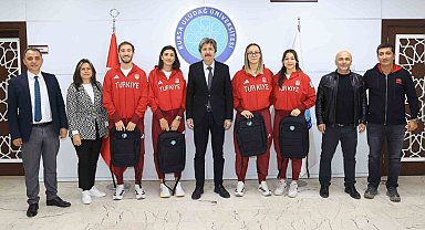 Rektör Yılmaz'dan başarılı sporculara özel tebrik