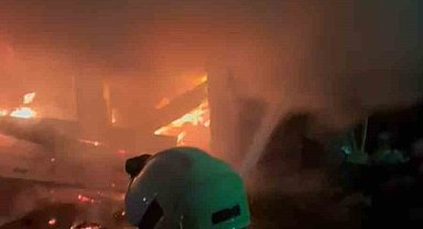 Rize'de 3 katlı binanın kömürlüğünde yangın paniği