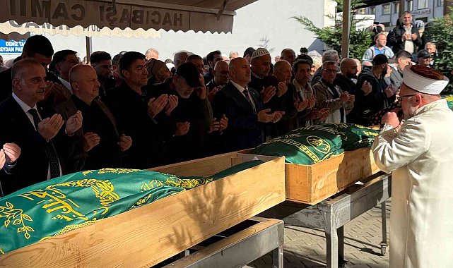 Rize'de ahşap yapının üzerlerine düşmesi sonucu ölen 2 kişi toprağa verildi