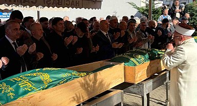 Rize'de ahşap yapının üzerlerine düşmesi sonucu ölen 2 kişi toprağa verildi