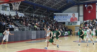 Sakarya Büyükşehir Basketbol taraftarı önünde 7'de 7 yaptı