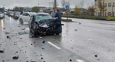 Sakarya'da 3 araçlı zincirleme kaza: 2 yaralı