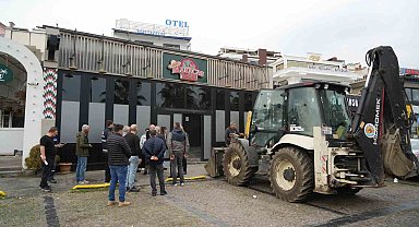 Samsun'da mahkeme kararı sonrası eğlence mekanının yıkımı başladı