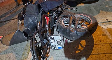 Samsun'da motokurye ile otomobil kafa kafaya çarpıştı: 1 yaralı