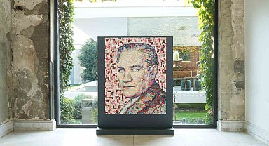 Sanatçı Deniz Sağdıç'tan Espressolab malzemeleriyle ileri dönüşüm Atatürk portresi