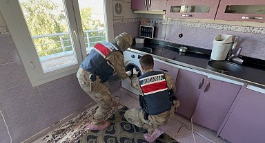 Şanlıurfa'da çamaşır makinesinden 12 tabanca çıktı