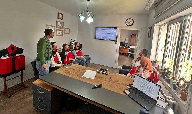 Şaphane ve Pazarlar İlçe Tarım personeline, "Çiğ süt sağım hijyeni" konulu eğitim