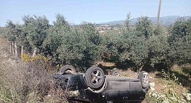 Şarampole yuvarlanan otomobildeki anne ve 5 yaşındaki çocuğu yaralandı