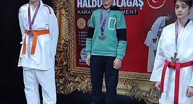 Sarıgöllü sporcu Denizli'de gümüş madalya kazandı