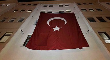 Şehit Astsubay Özcan'ın baba ocağına Türk bayrağı asıldı