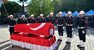 Şehit polis memuru görev yaptığı ilçeden uğurlandı