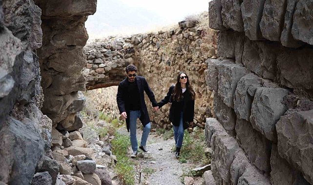 Sevilen oyuncu Ali Öner'in Oltu sevgisi