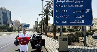 Sigarayı bıraktı, motosikleti ile 250 bin kilometre yol yaptı: Son durağı umre oldu
