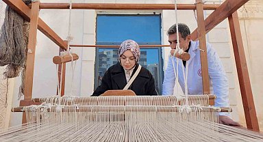 Siirt'te 24 öğretmen, Atatürk portresine 24 ilmek attı