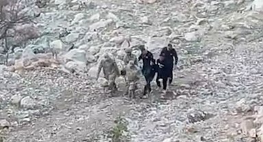 Siirt'te araç şarampole yuvarlandı: 1'i ağır 4 yaralı