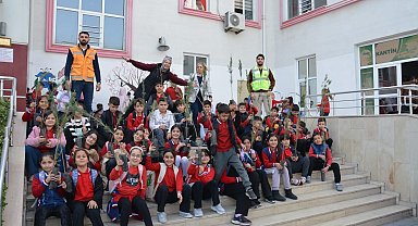 Siirt'te ilkokul öğrencilerine fidan dağıtıldı