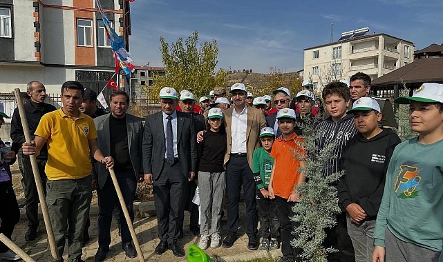 Sincik'te fidanlar toprakla buluştu