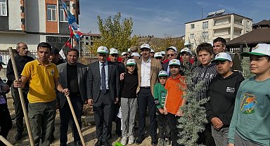 Sincik'te fidanlar toprakla buluştu