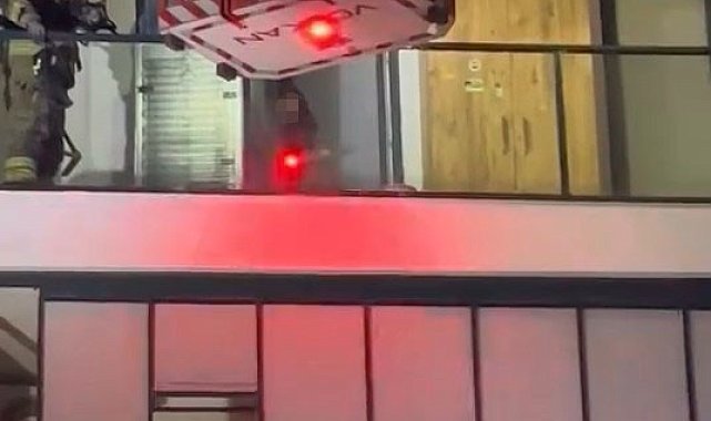 Sinir krizi geçiren kadın evi ateşe vermek istedi