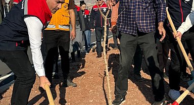 Şırnak-Cizre karayolu refüjünde 365 fidanlık ağaç dikimi yapıldı