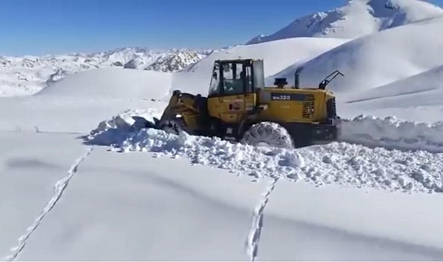 Şırnak'ta karla mücadele çalışmaları devam ediyor