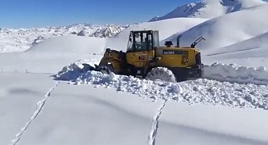 Şırnak'ta karla mücadele çalışmaları devam ediyor