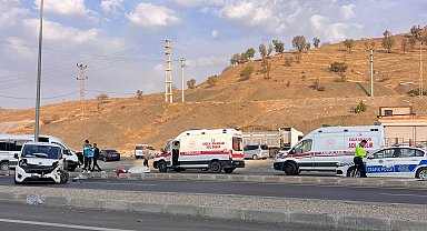 Şırnak'ta minibüsü ile hafif ticari araç çarpıştı: 19 yaralı