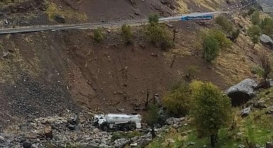 Şırnak'ta su tankeri uçurumdan yuvarlandı: 1 yaralı
