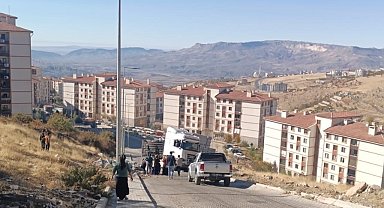 Şırnak'ta tır devrildi: 1 yaralı