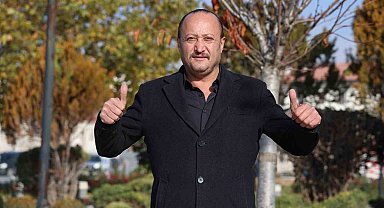 Sivas'ta karlı havada 13 derecelik suya girdi