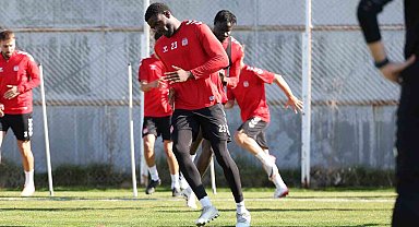 Sivasspor, duran top çalıştı