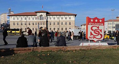 Sivassporlu futbolcu kaçtı, sosyal medya karıştı