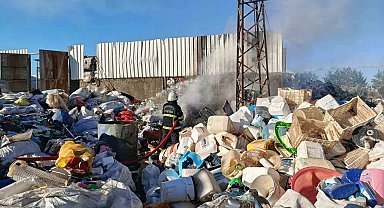 Siverek'te hurdacıda çıkan yangın itfaiye ekiplerince söndürüldü