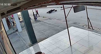 Sokak köpeğine çarpan motosikletli metrelerce sürüklendi