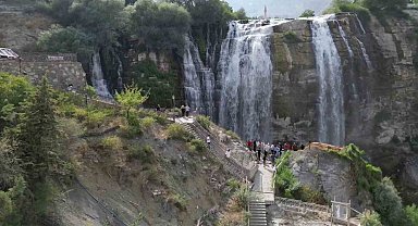 Sonbaharda Tortum Şelalesi'nde ziyaretçi yoğunluğu