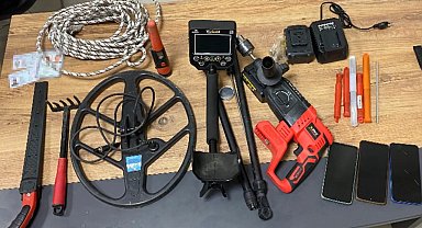 Sultanbeyli'de ormanlık alandaki kaçak kazıda 3 şüpheli suçüstü yakalandı