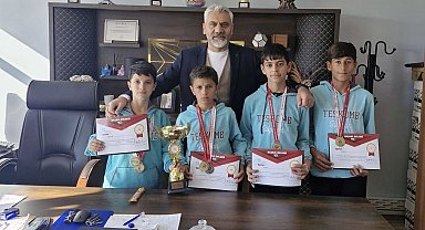 Süphan Ortaokulu öğrencileri kros müsabakalarında il birincisi oldu